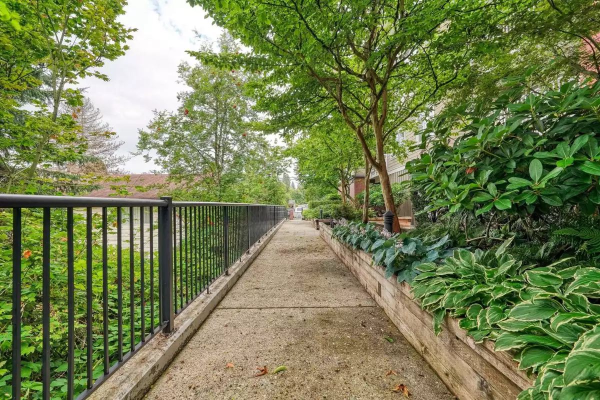 Outdoor Patio Photo of 102 12283 224 Street, Maple Ridge, BC