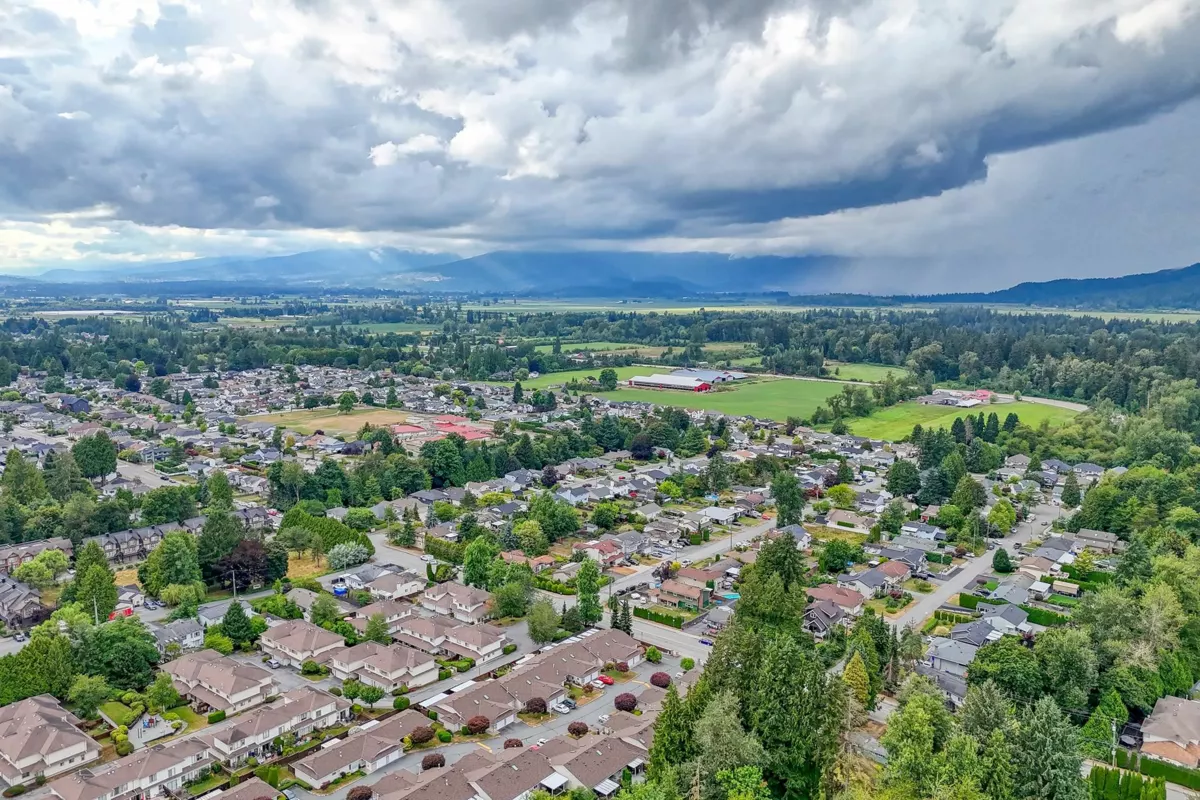 Swimming Pool Photo of 102 12283 224 Street, Maple Ridge, BC
