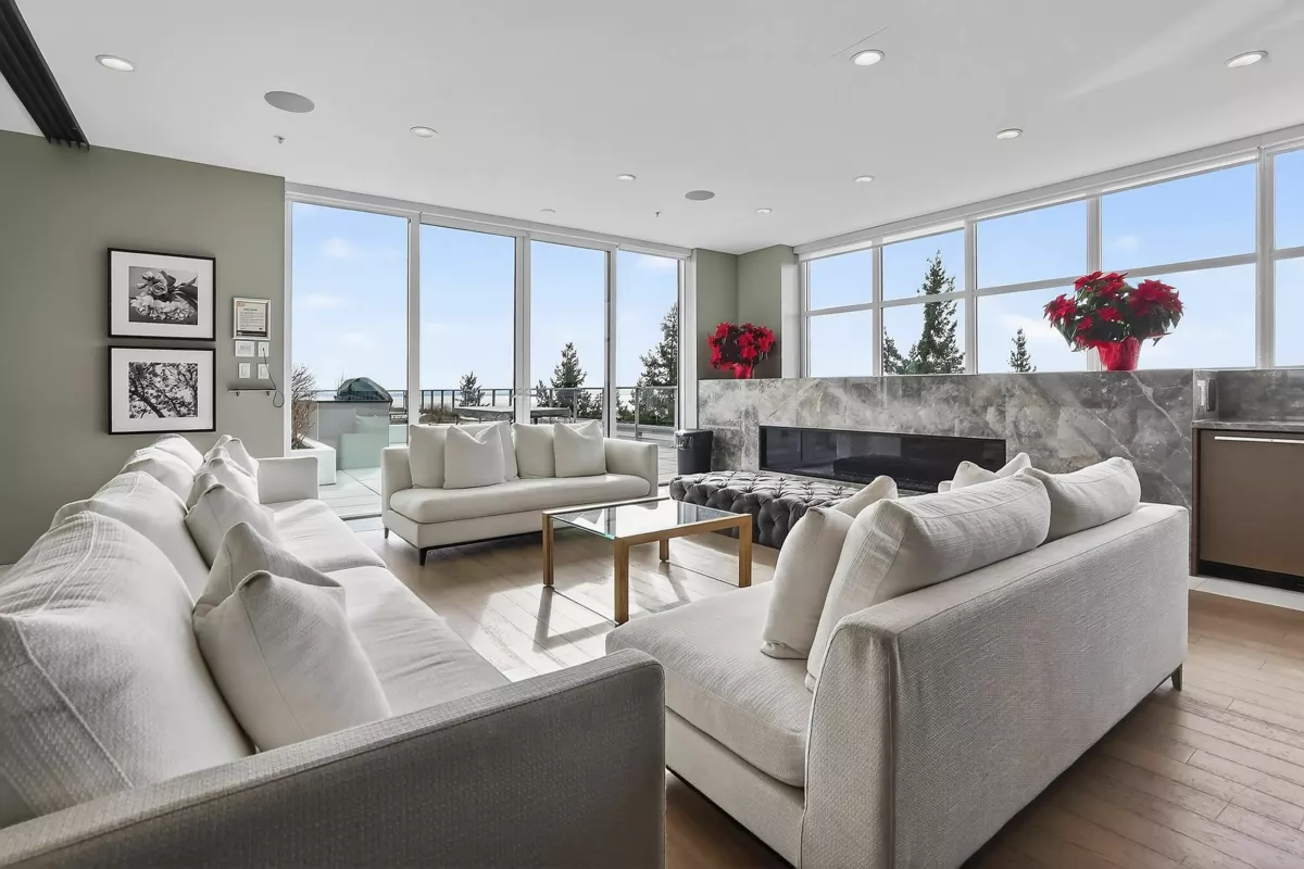 Front Yard Photo of 103 1501 Vidal Street, White Rock, BC