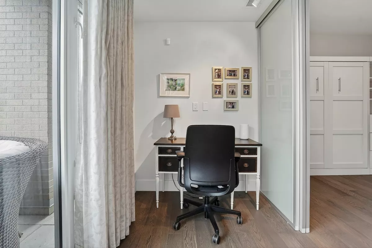 Powder Room Photo of 103 1501 Vidal Street, White Rock, BC