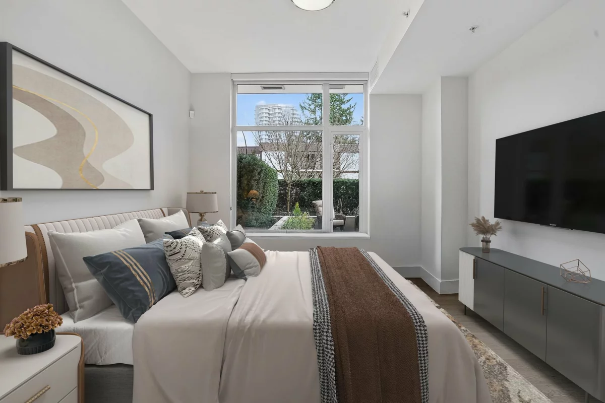 Walk-In Closet Photo of 103 1501 Vidal Street, White Rock, BC