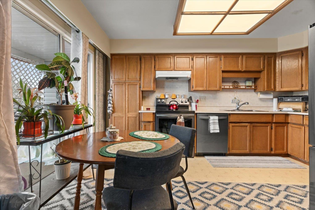 Pantry Photo of 256 32691 Garibaldi Drive, Abbotsford, BC