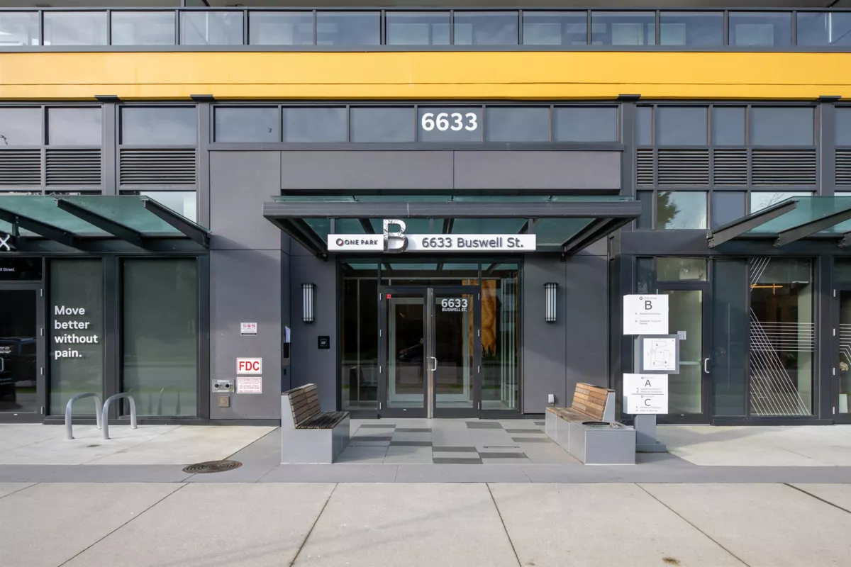 Living Room Photo of 808 6633 Buswell Street, Richmond, BC