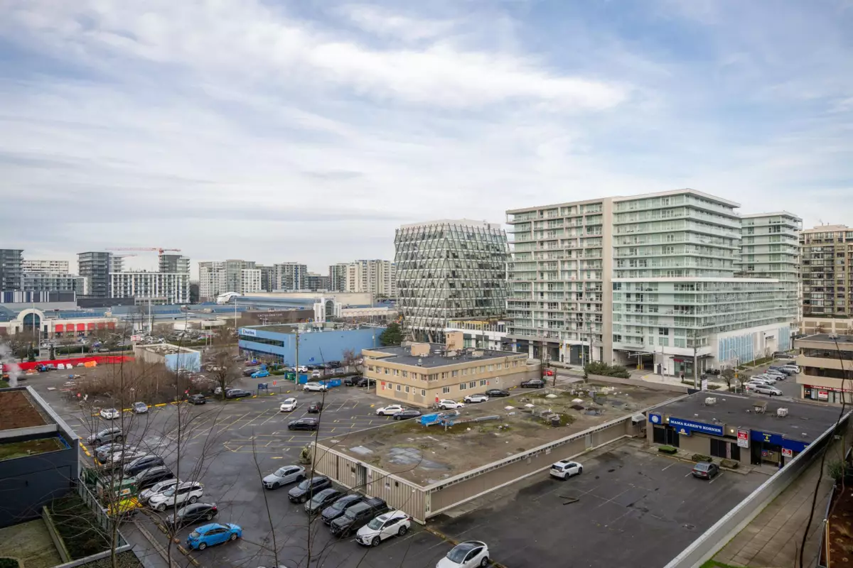Loft / Bonus Room Photo of 808 6633 Buswell Street, Richmond, BC