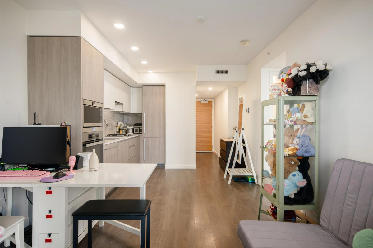 Primary Bathroom Photo of 808 6633 Buswell Street, Richmond, BC