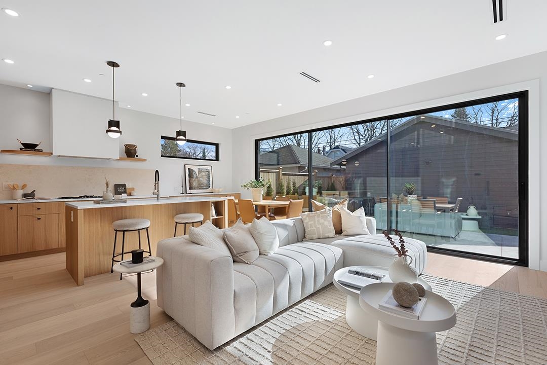 Dining Area Photo of 3742 Yukon Street, Vancouver, BC