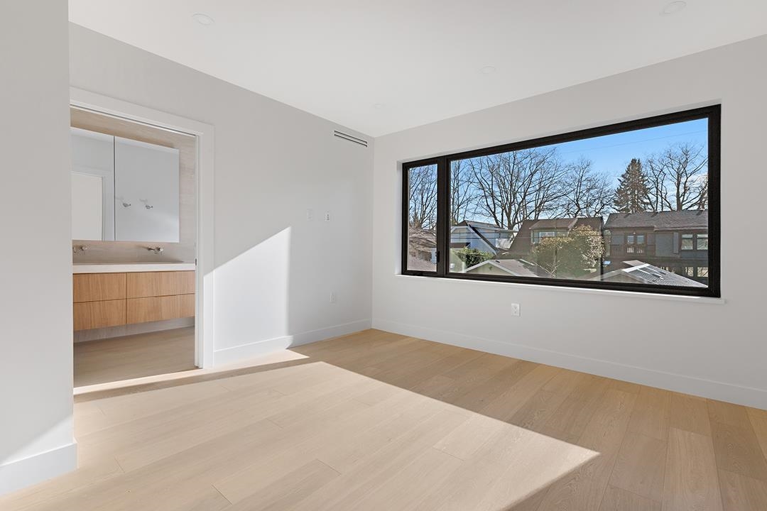 Guest Bathroom Photo of 3742 Yukon Street, Vancouver, BC