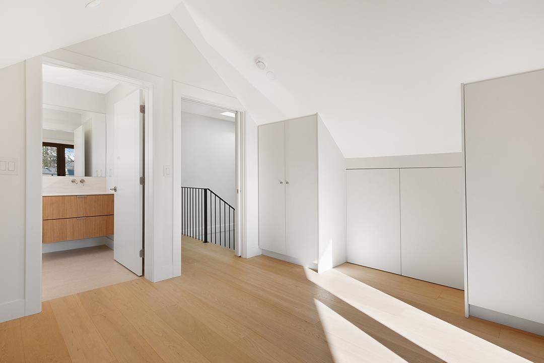 Hallway Photo of 3742 Yukon Street, Vancouver, BC