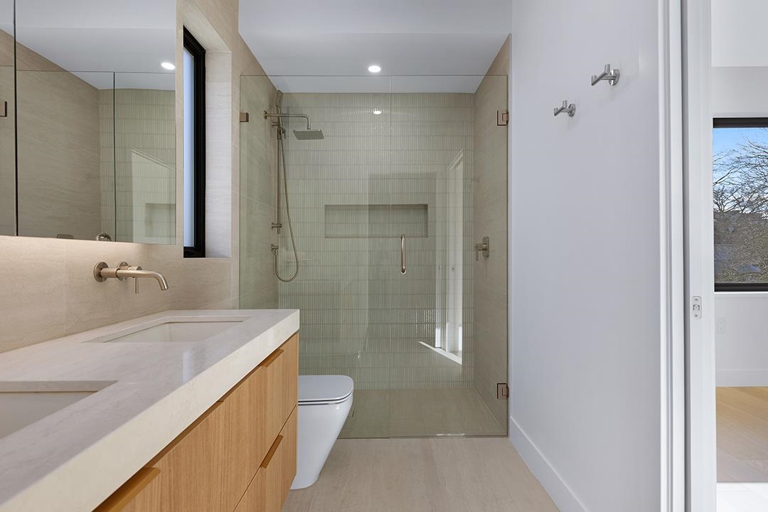 Powder Room Photo of 3742 Yukon Street, Vancouver, BC