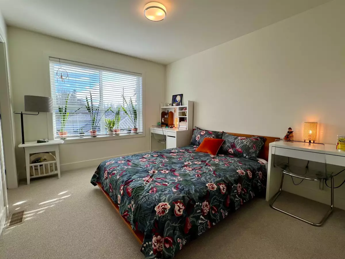 Kitchen Island Photo of 18 23785 Dewdney Trunk Road, Maple Ridge, BC