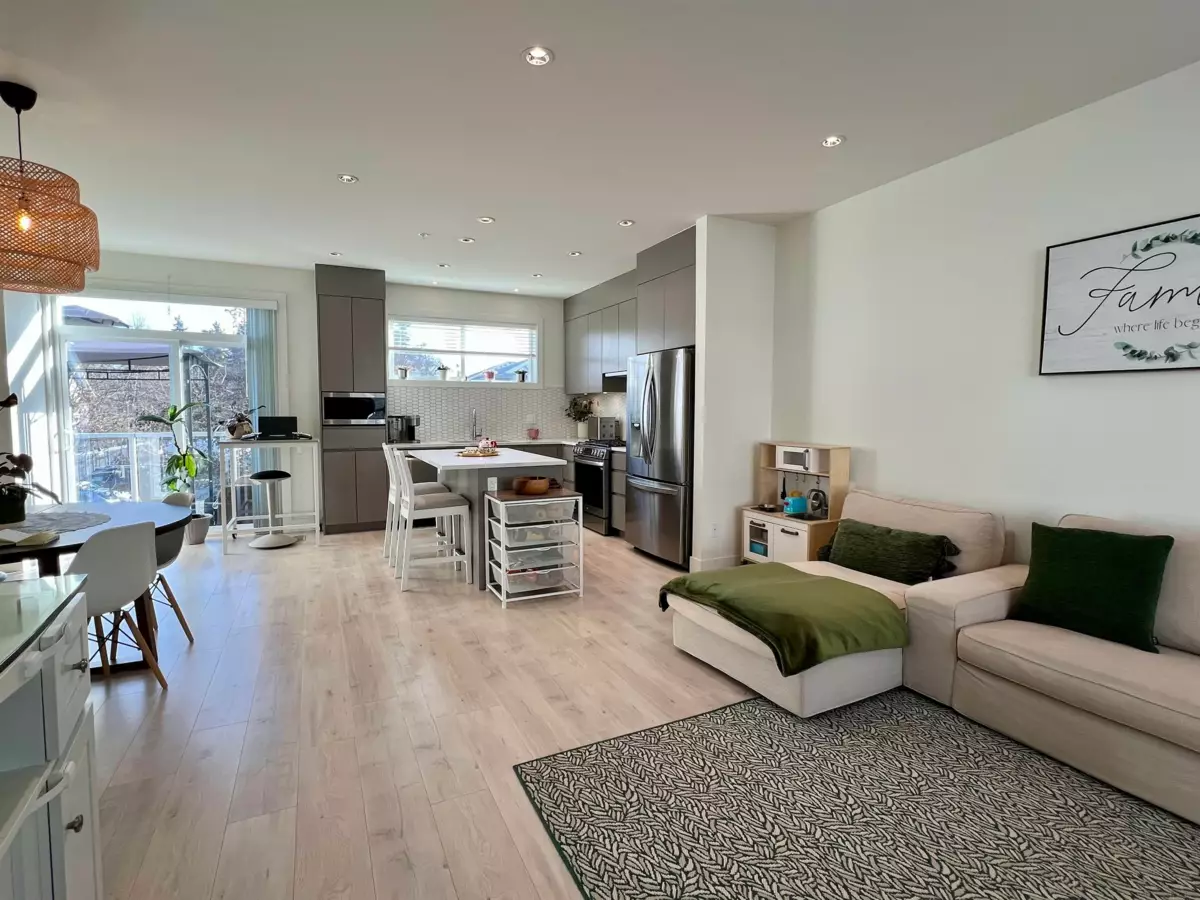 Kitchen Photo of 18 23785 Dewdney Trunk Road, Maple Ridge, BC