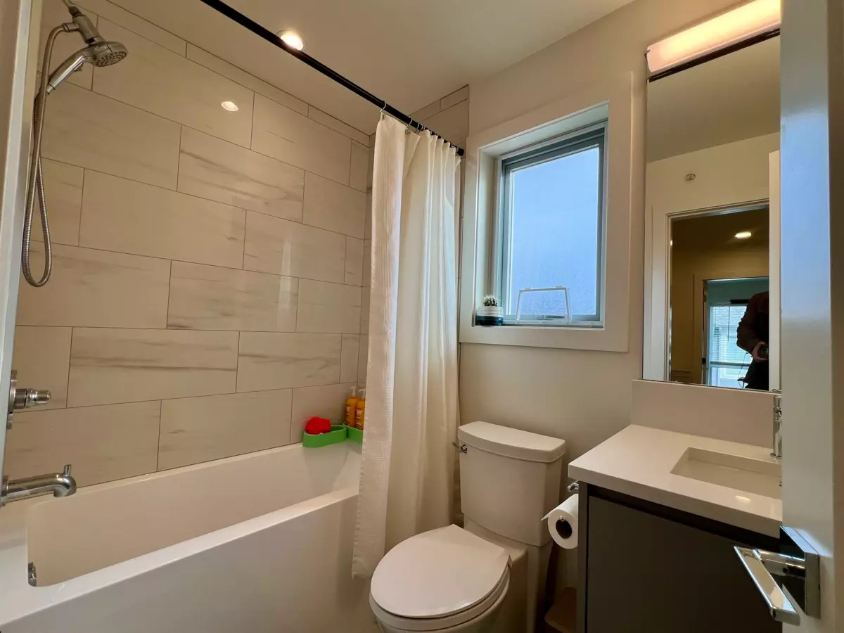 Walk-In Closet Photo of 18 23785 Dewdney Trunk Road, Maple Ridge, BC