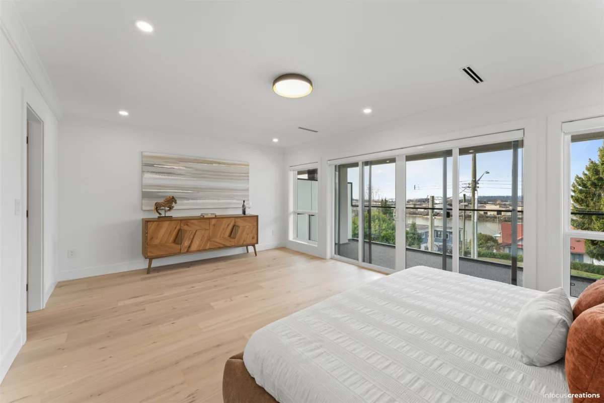 Entry Foyer Photo of 10630 River Road, Delta, BC