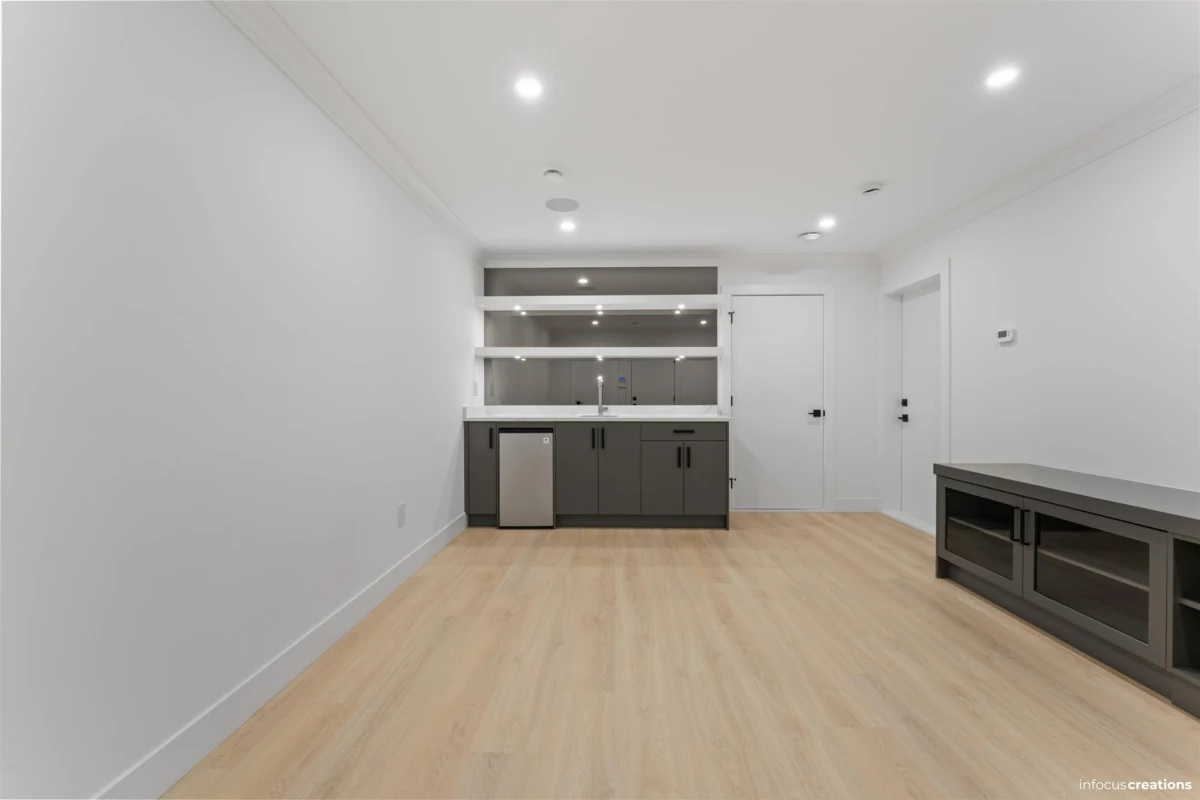 Front Yard Photo of 10630 River Road, Delta, BC