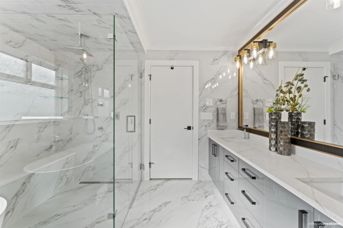 Hallway Photo of 10630 River Road, Delta, BC