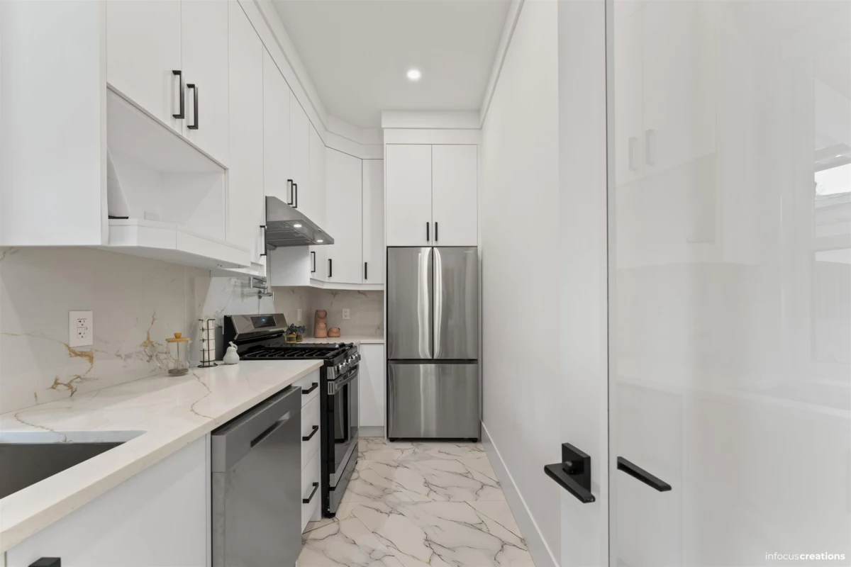 Powder Room Photo of 10630 River Road, Delta, BC