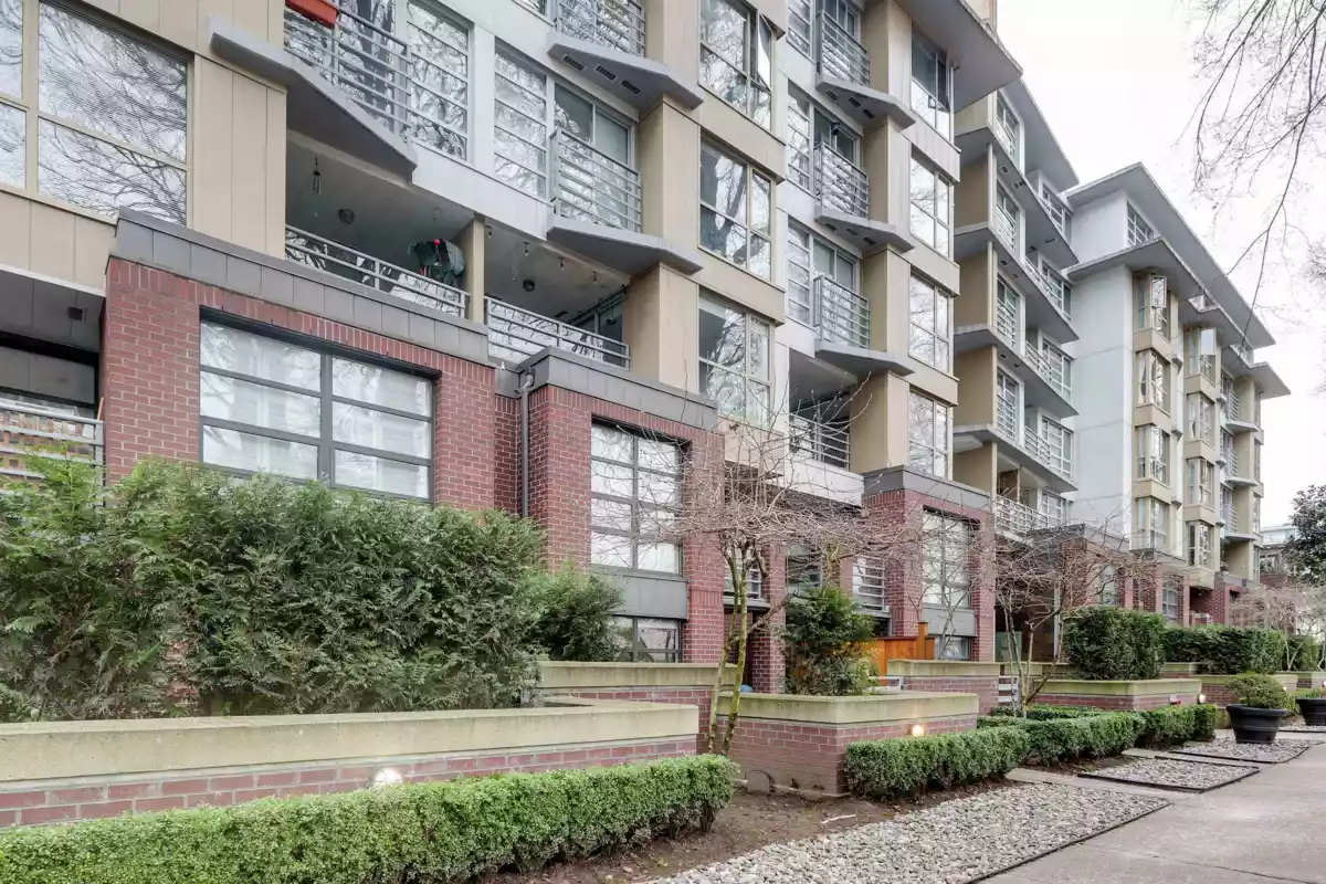 Basement Recreation Room Photo of 206 2137 W 10th Avenue, Vancouver, BC