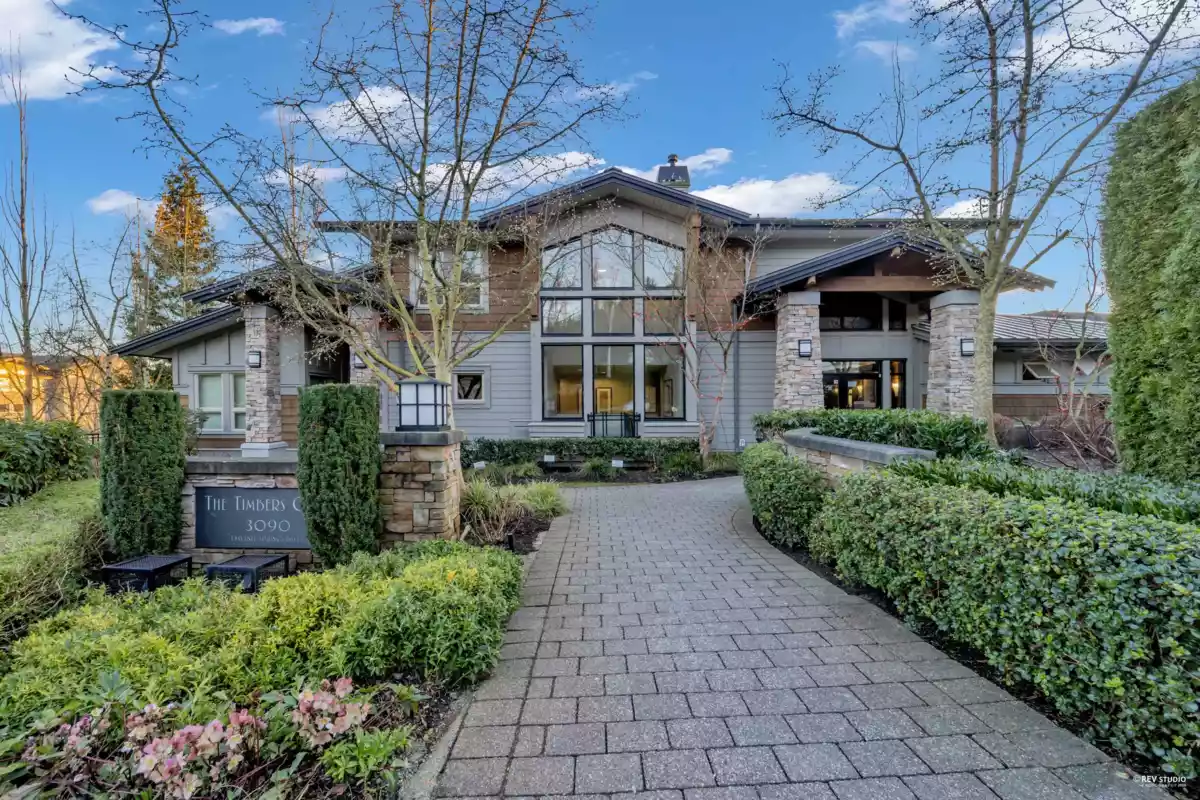 Entry Foyer Photo of 310 3156 Dayanee Springs Boulevard, Coquitlam, BC