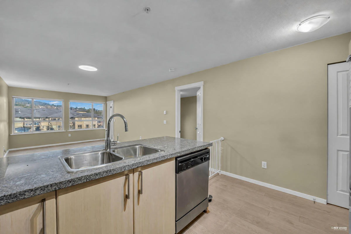Kitchen Island Photo of 310 3156 Dayanee Springs Boulevard, Coquitlam, BC