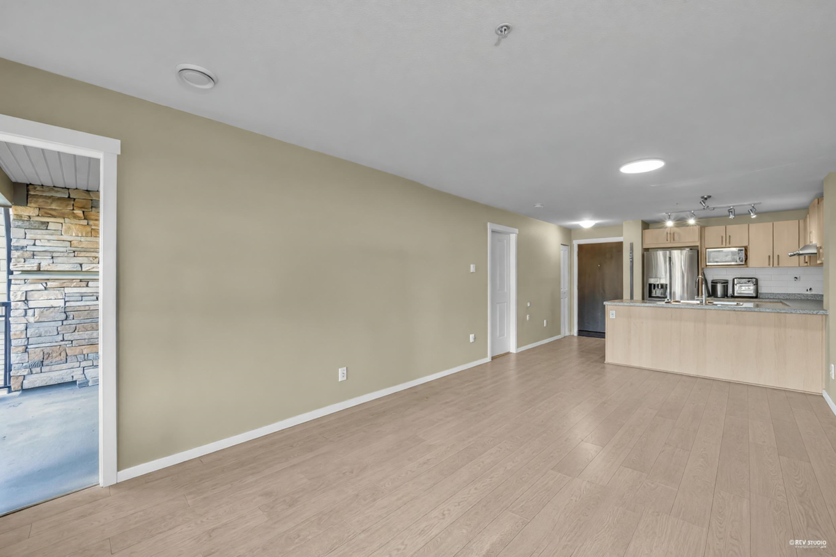 Kitchen Photo of 310 3156 Dayanee Springs Boulevard, Coquitlam, BC