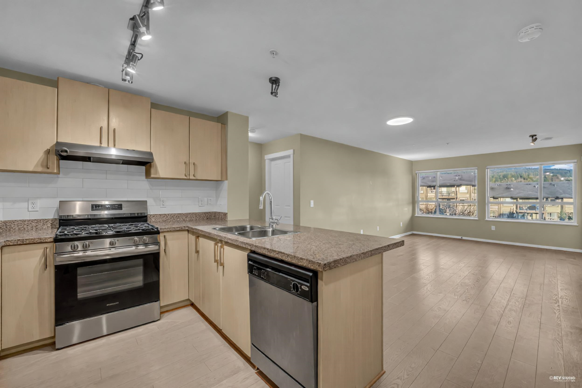 Pantry Photo of 310 3156 Dayanee Springs Boulevard, Coquitlam, BC