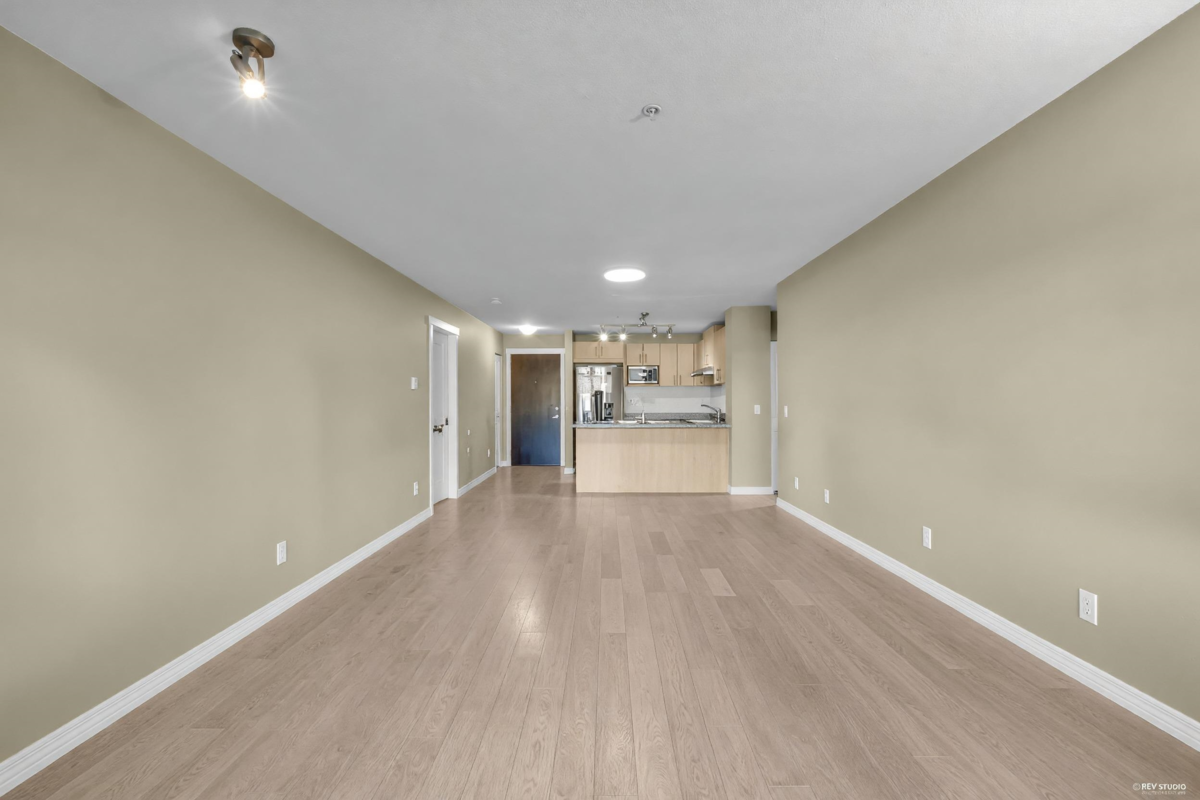 Walk-In Closet Photo of 310 3156 Dayanee Springs Boulevard, Coquitlam, BC