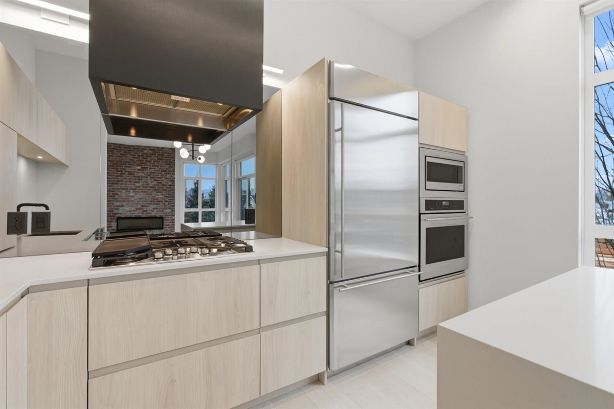 Dining Area Photo of 205 300 Salter Street, New Westminster, BC