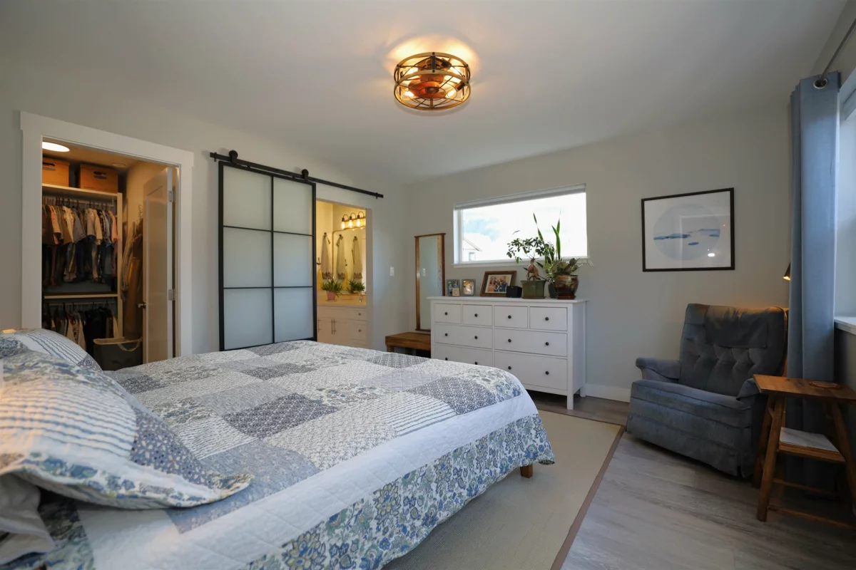 Entry Foyer Photo of 766 Cooper Lane, Gibsons, BC