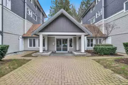 215 9626 148 Street, Surrey, BC