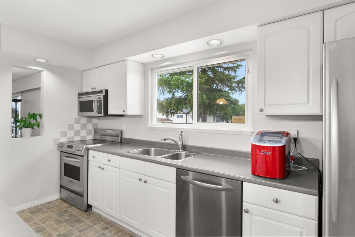 Dining Area Photo of 10580 Rosebrook Road, Richmond, BC