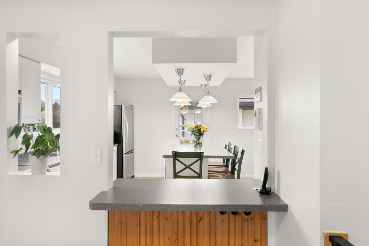 Kitchen Island Photo of 10580 Rosebrook Road, Richmond, BC