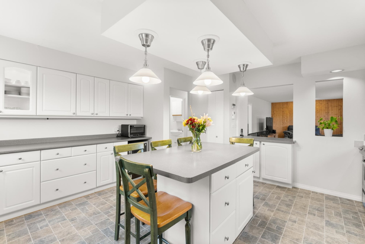 Kitchen Photo of 10580 Rosebrook Road, Richmond, BC