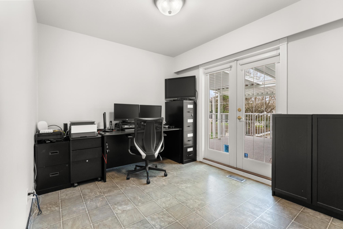 Walk-In Closet Photo of 10580 Rosebrook Road, Richmond, BC