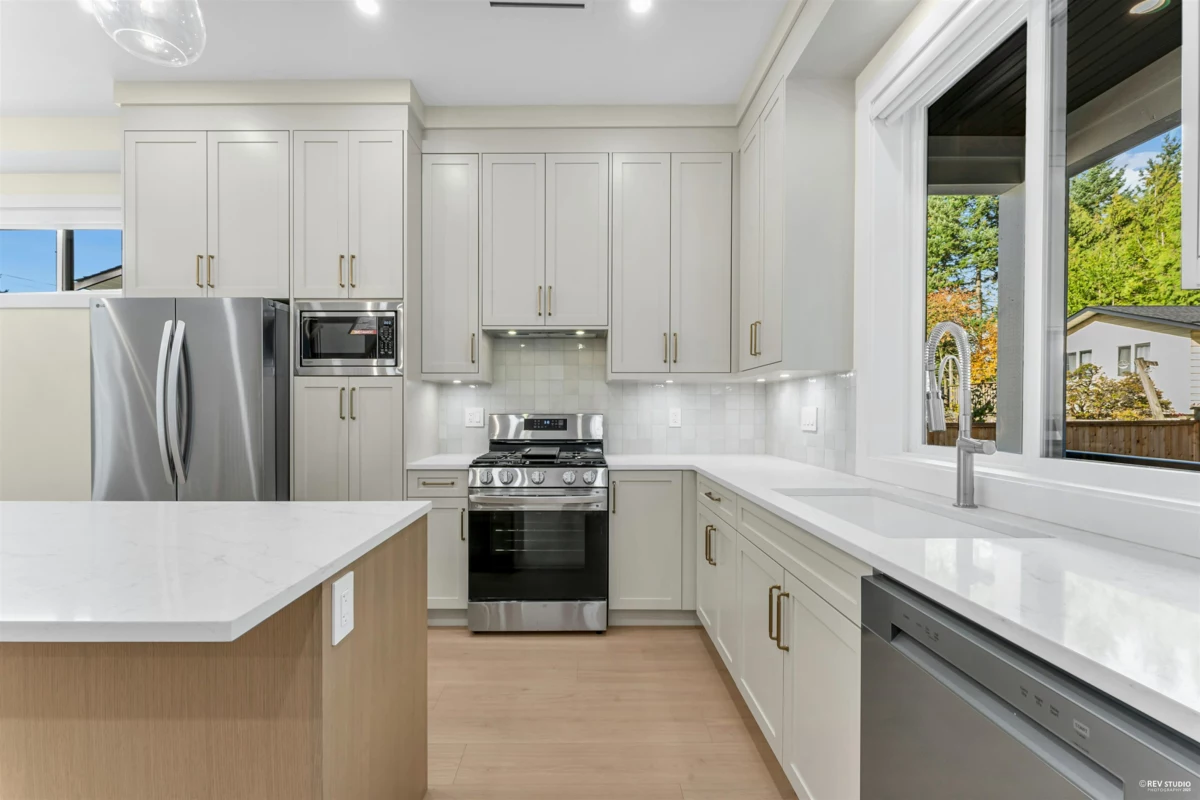 Kitchen Island Photo of 11741 80 Avenue, Delta, BC