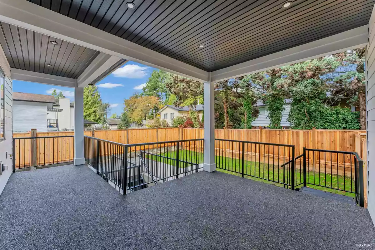 Staircase Photo of 11741 80 Avenue, Delta, BC