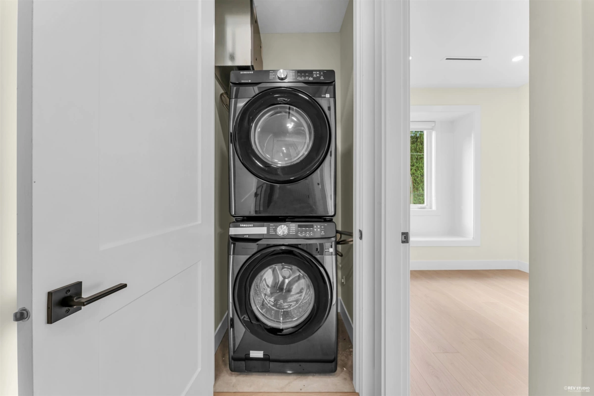 Walk-In Closet Photo of 11741 80 Avenue, Delta, BC