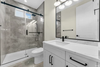 Primary Bathroom Photo of 11741 80 Avenue, Delta, BC
