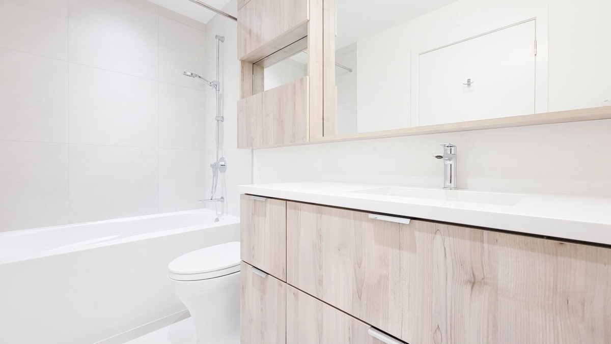 Primary Bathroom Photo of 327 755 Harbourside Drive, North Vancouver, BC