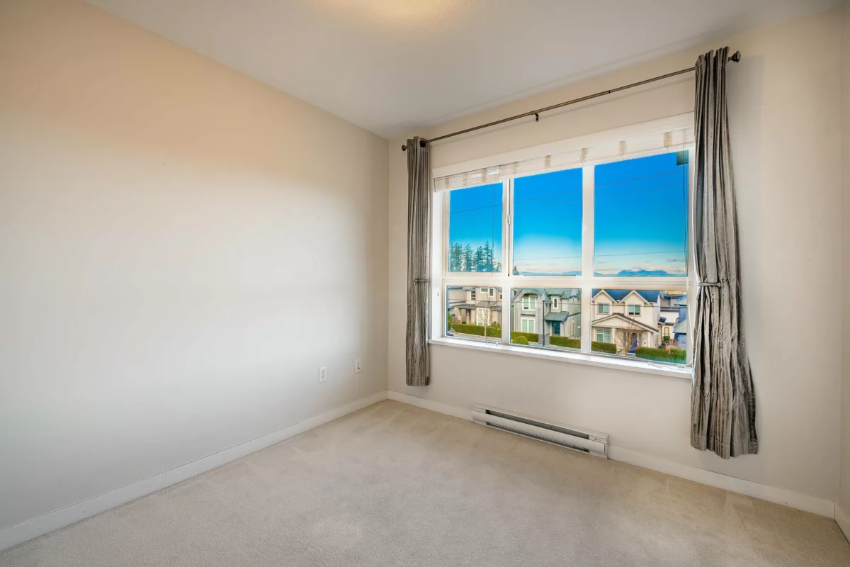Entry Foyer Photo of 99 2738 158 Street, Surrey, BC