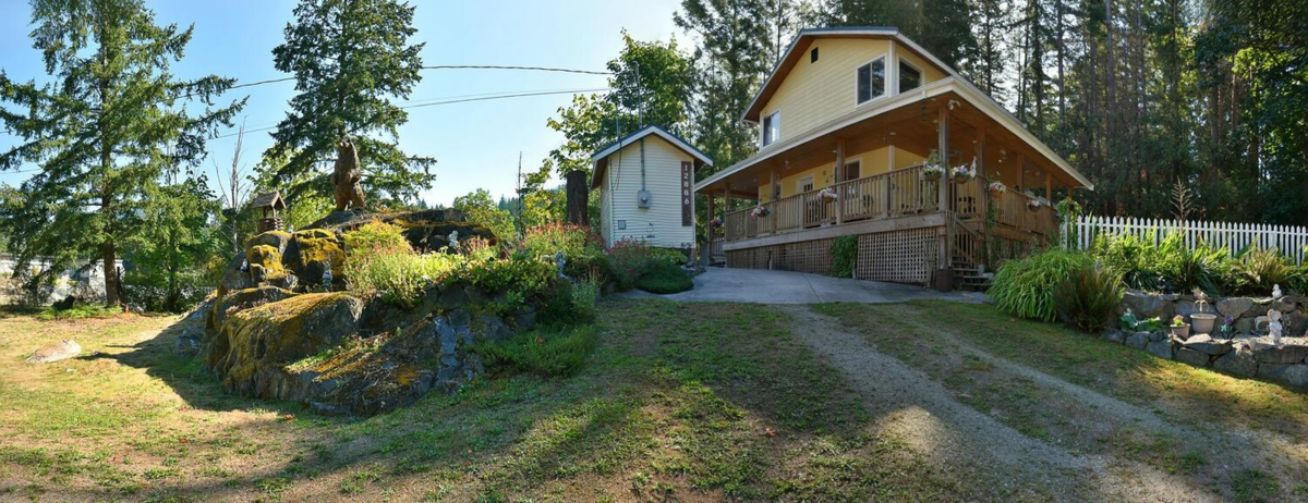 Community Amenities Photo (Clubhouse) of 12886 Lagoon Road, Madeira Park, BC