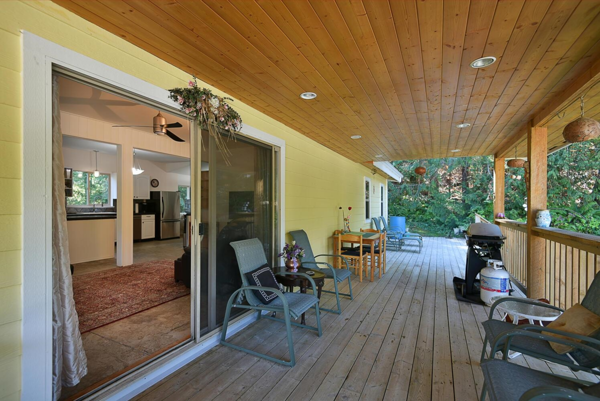 Powder Room Photo of 12886 Lagoon Road, Madeira Park, BC