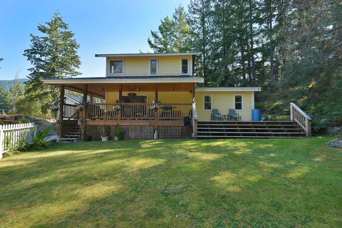 Primary Bedroom Photo of 12886 Lagoon Road, Madeira Park, BC