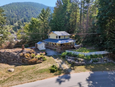 12886 Lagoon Road, Madeira Park, BC, Pender Harbour Egmont — 3 bed single family residence for sale