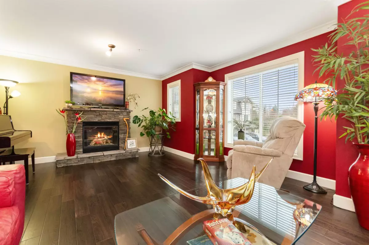 Guest Bathroom Photo of 8 45025 Wolfe Road, Chilliwack, BC