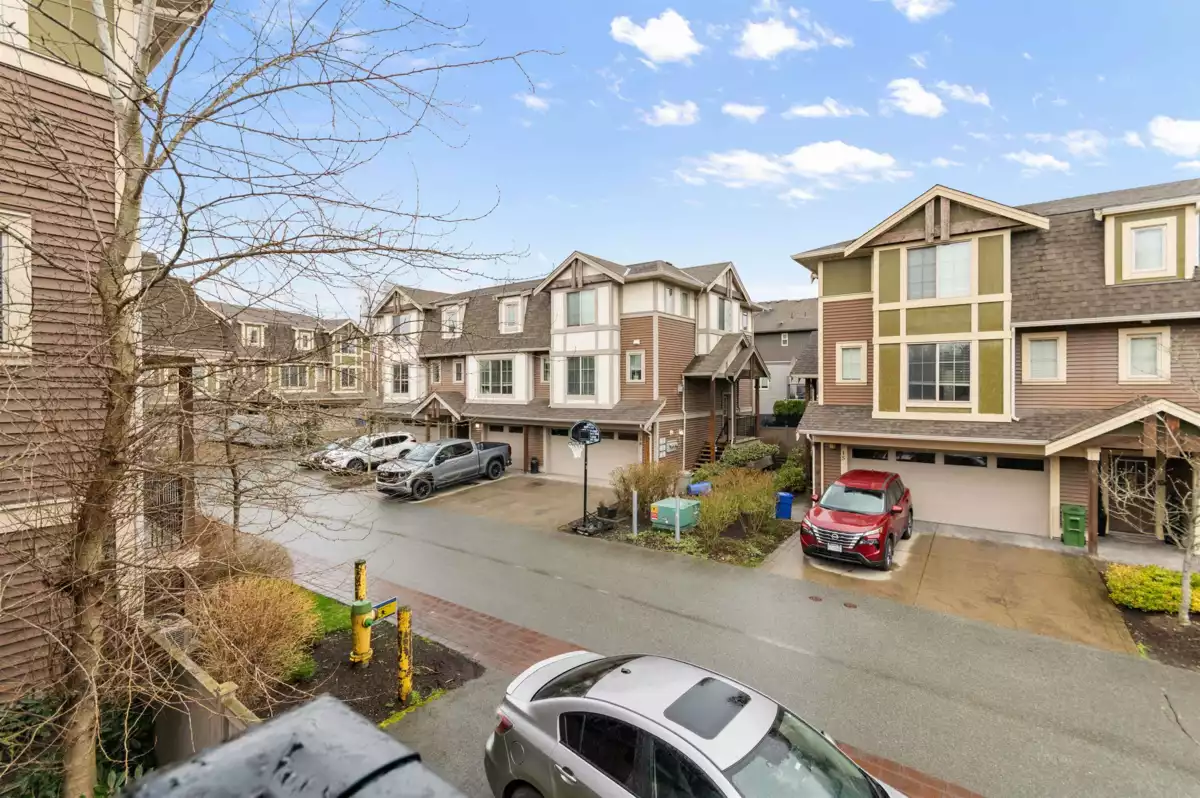 Living Room Photo of 8 45025 Wolfe Road, Chilliwack, BC