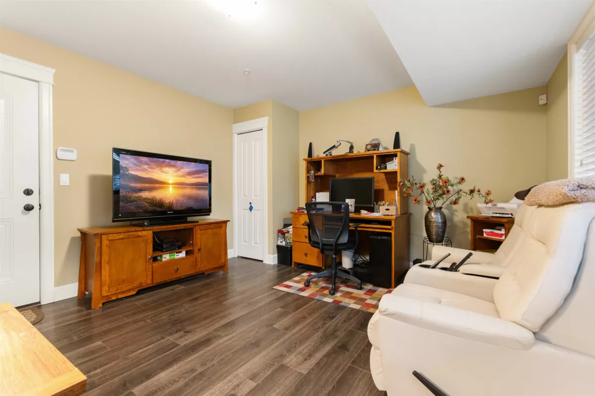 Swimming Pool Photo of 8 45025 Wolfe Road, Chilliwack, BC