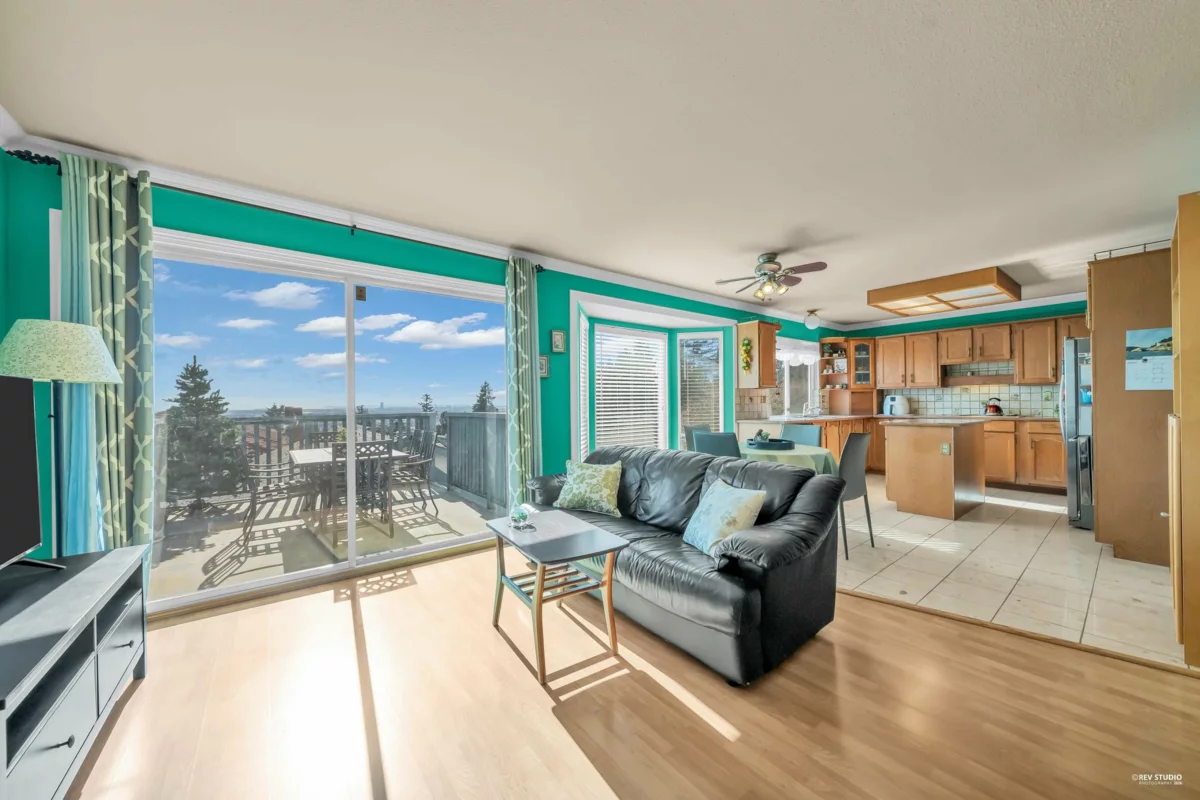 Breakfast Nook Photo of 5110 Mckee Street, Burnaby, BC