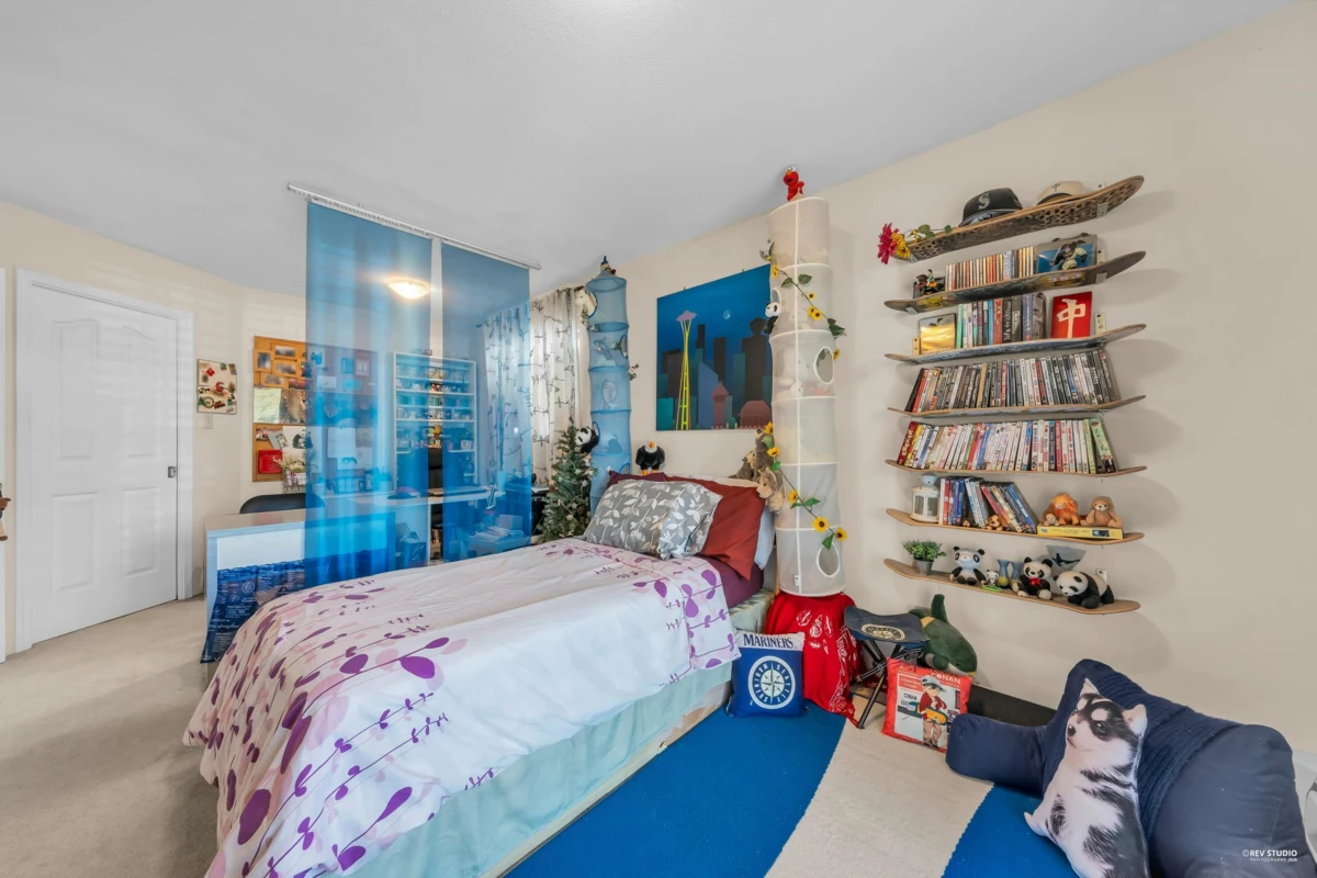 Entry Foyer Photo of 5110 Mckee Street, Burnaby, BC