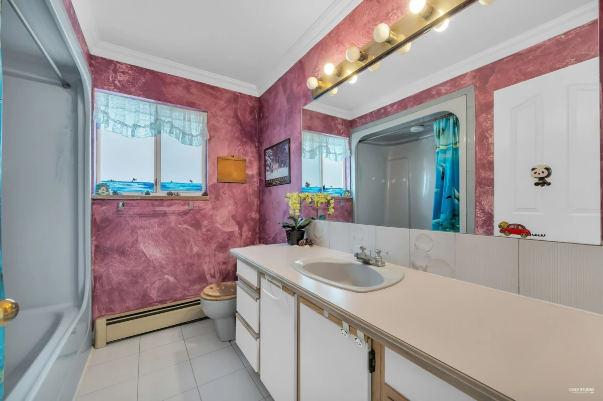 Hallway Photo of 5110 Mckee Street, Burnaby, BC