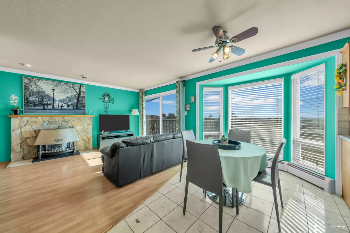 Primary Bathroom Photo of 5110 Mckee Street, Burnaby, BC
